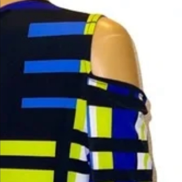 WORTHINGTON cold shoulder top - Picture 5 of 10